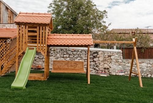 Spēļu laukums, Casa Botár Vendégház (Casa Botar Vendeghaz) in Rimetea