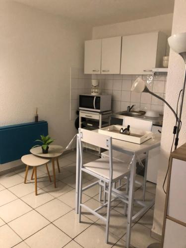 Petit studio coquet à 2 pas des Halles - Apartment - Narbonne