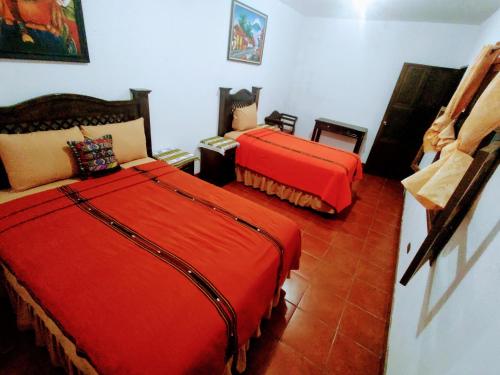 Triple Room with Shared Bathroom image 3