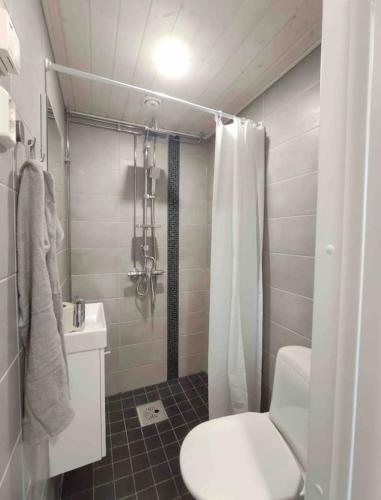 Shower, Upea moderni pieni yksio rauhallisella sijainnilla - itsepalvelukirjautuminen - SELF CHECK-IN in Vaasa City Center