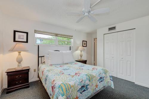 Anna Maria Island Beach Happy-Direct Beach Front-1BR-1BR