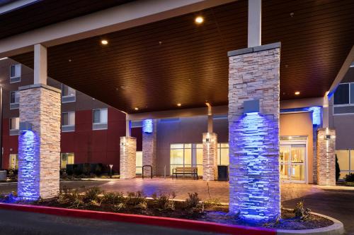 Holiday Inn Express & Suites - Bend South, an IHG Hotel