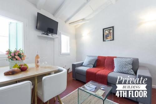 PRIVATE BUILDING, 4 APTS, UNIQUE AT NICE- OLD TOWN, Nice (photo 4)