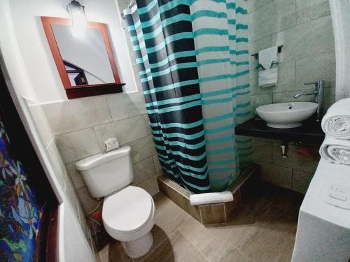 Queen Room image 3