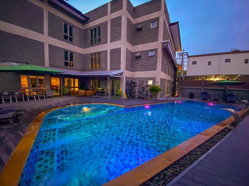 Swimming pool, ChaLi's Family Hotel & Hostel near Mae Yen Waterfalls