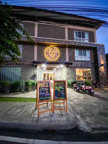 Entrance, ChaLi's Family Hotel & Hostel in Pai