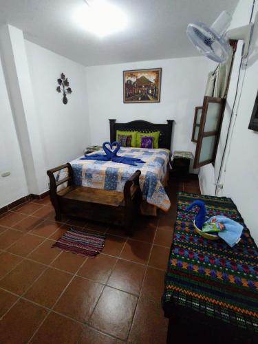 Queen Room with Shared Bathroom image 9