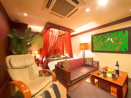 room detail thumbnail 1