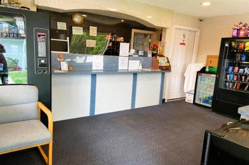 Studio Inn & Suites - image 4