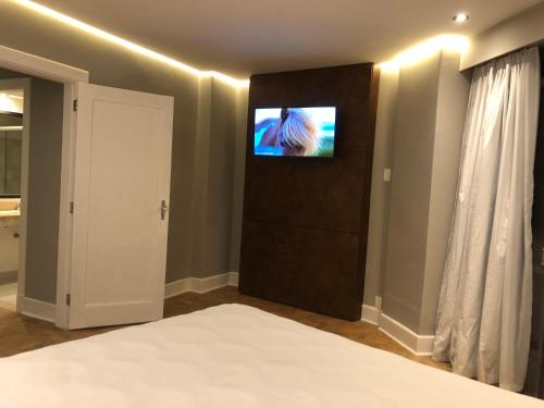San Raphael Hotel - image 2