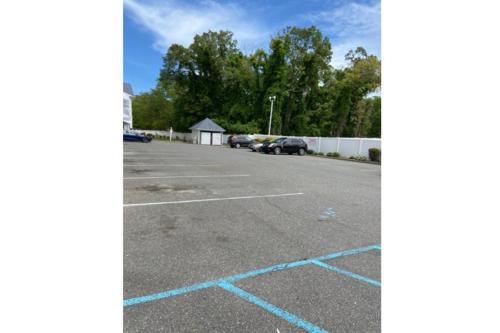 Studio Inn & Suites - image 9