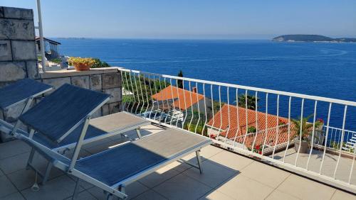 Two-Bedroom Apartment with Sea View and Balcony