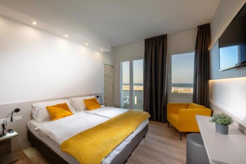 Deluxe Double Room with Balcony and Sea View