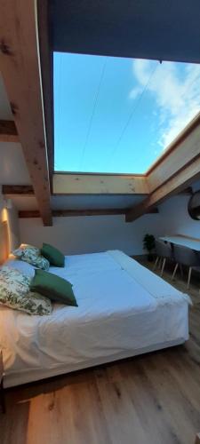 1 queen bed, 1 double bed
