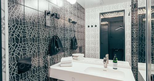 Bathroom, Hotel AX in Ruoholahti