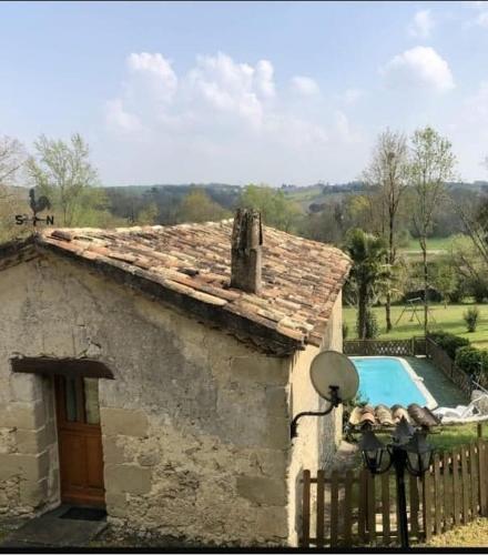 Les Gîtes du Hameau avec piscine chambre d'hôte Le Relais de Roquefereau