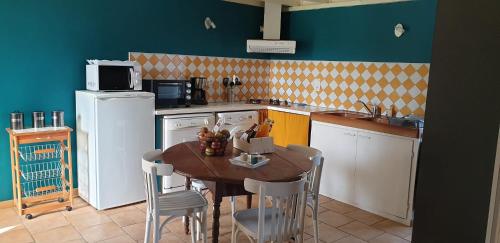 Les Gîtes du Hameau avec piscine (Les Gites du Hameau avec piscine) in Lamothe-Landerron