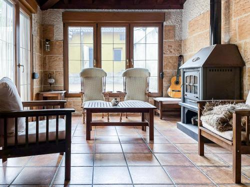 . Casa El Arrabal, casa con chimenea, piscina y patio