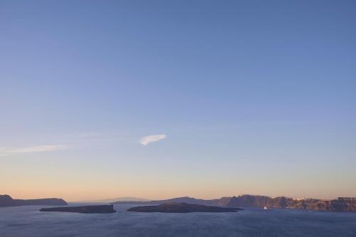 Apanemo Hotel & Suites - image 9