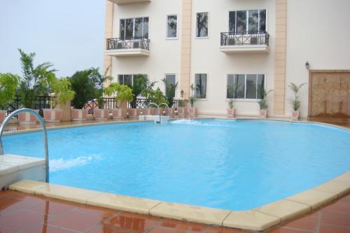 Swimming pool, Stung Sangke Hotel near Wat Samrong Knong