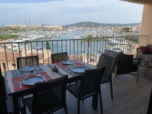 Удобства, Mon Ecrin sur la marina du Golfe de St Tropez in Коголин