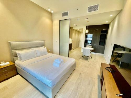 Charming Studio with Balcony Park View Dubai