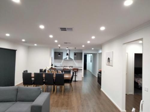 Iekārtas, Modern  cosey 4bedroom house walk to beach in St Leonards
