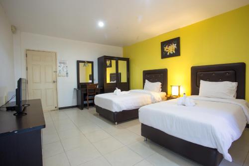 2 twin beds