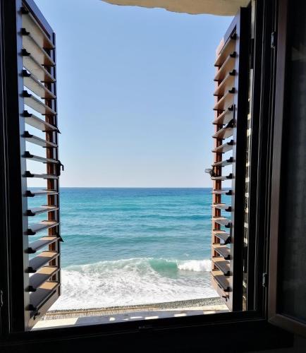 Vistas, Shambala Beach House-where mountains meet the sea in Pomos