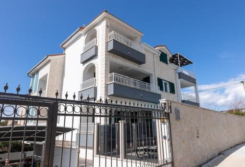 Apartment in Supetar with sea view, terrace, air conditioning, W-LAN 3553-1, Supetar (foto 3)