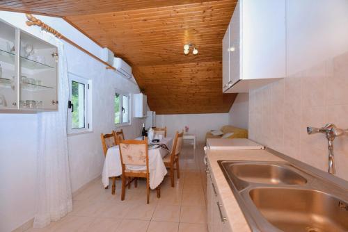 virtuve, 2-bedroom apartment with large terrace 3558-1 in Zuljana