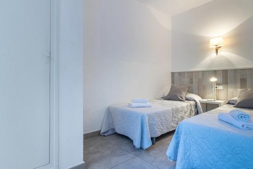 Apartaments Falcó - main image