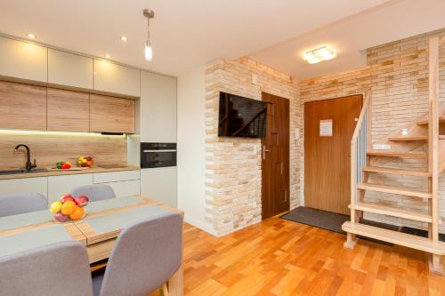Apartment with Mountain View image 10