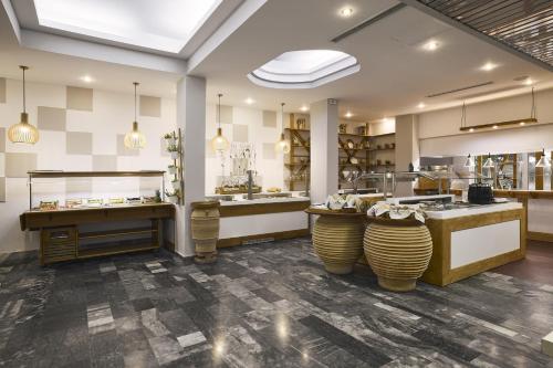 Food and beverages, CHC Tylissos Beach Hotel in Ierapetra