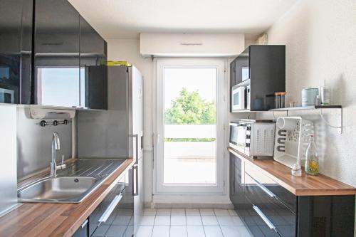 Kitchen, Duplex toit terrasse vue panoramique in Saint-Eloi