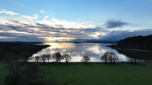 Steading Cottage - 50m from the beach - Port Appin