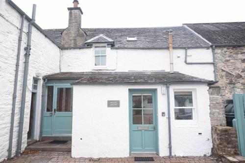 Steading Cottage - 50m from the beach