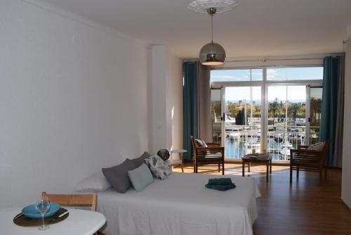  Amplio estudio con vistas a la marina y al mar ref 358, Ferienwohnung in Empuriabrava
