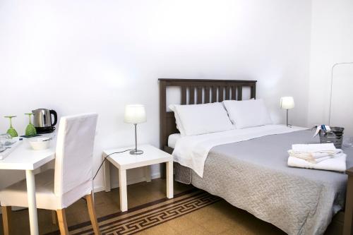 1 king bed, 1 twin bed