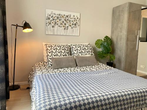 One-Bedroom Apartment image 4