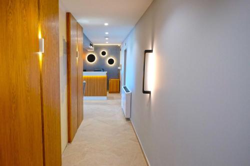 Paradise Hotel - image 5