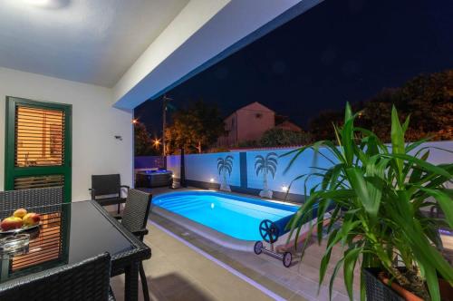 Apartment in Supetar with sea view balcony air conditioning W-LAN 3553-3 - image 4