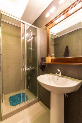 Comfortable and Spacious 2 bdr Apt, Atény (fotografie 6)