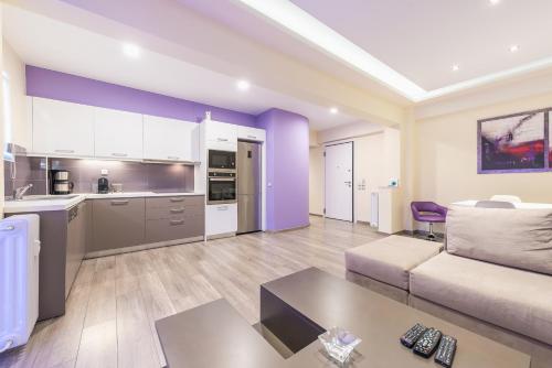 An Impressive 2 bdr Apt in Glyfada