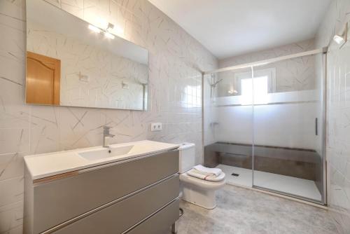 Villa with Private Pool image 9
