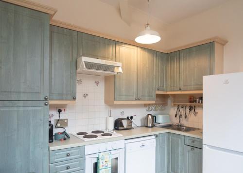 virtuve, Coachmans Bothy - 50m from the beach in Port Appin