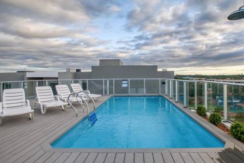 A estrenar! Apartamento con pileta zona aeropuerto WIFI 200MG in 盧克