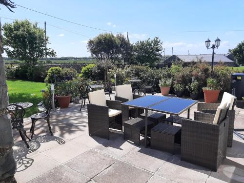 Cadwgan House Hotel - image 4