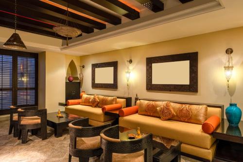 Mercure Grand Hotel Seef - Tap to explore photos