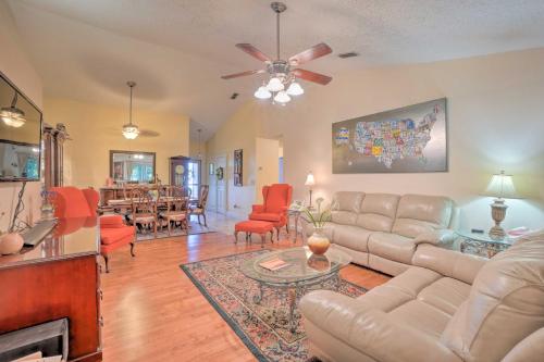 Tampa Home with Hot Tub about 15 Mi to Downtown! in 城市與鄉村